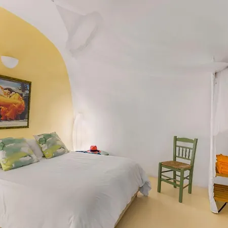 Sensyo Caves Firostefani