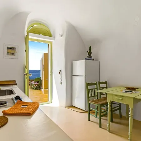 Sensyo Caves Firostefani