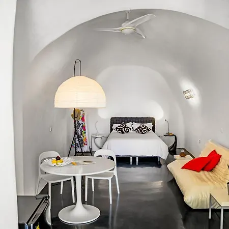 Sensyo Caves Firostefani