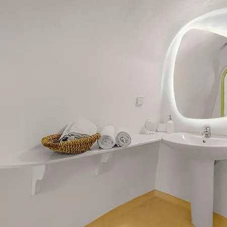 Sensyo Caves Firostefani