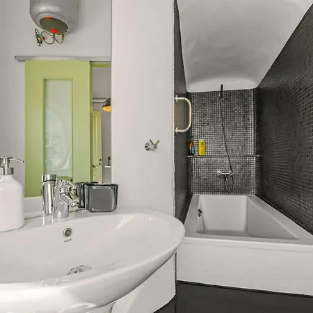 Sensyo Caves Apartman Firosztefáni